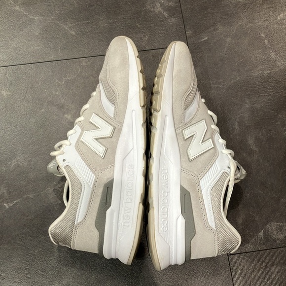 New balance, gray and white women’s size 11, 997H - Picture 3 of 7